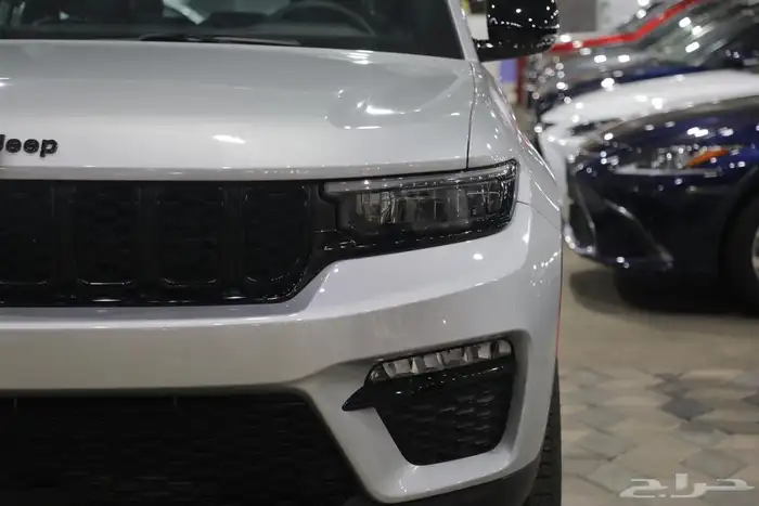 جيب جراند شروكي التيتود بلاك اديشن 2023 اصفار 3