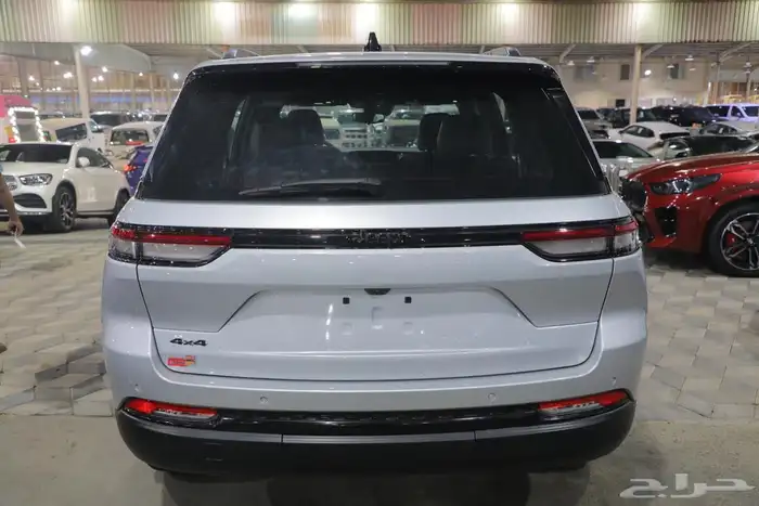 جيب جراند شروكي التيتود بلاك اديشن 2023 اصفار 8