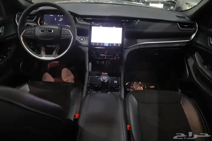 جيب جراند شروكي التيتود بلاك اديشن 2023 اصفار 9