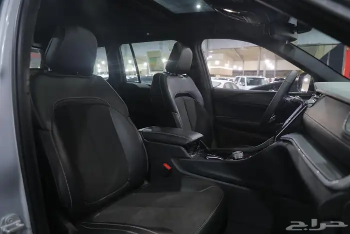 جيب جراند شروكي التيتود بلاك اديشن 2023 اصفار 15