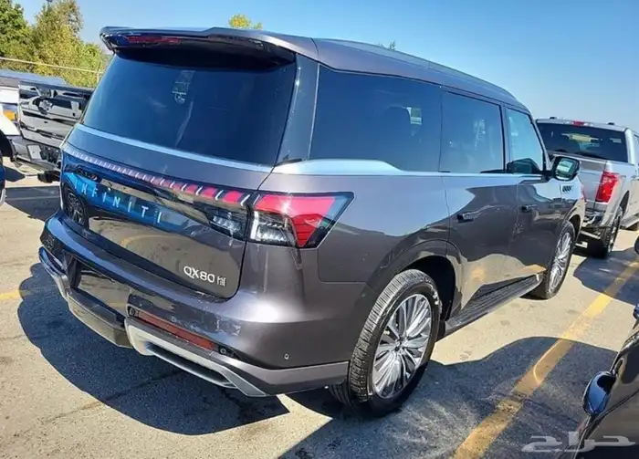 للبيع انفنتي QX80 موديل 2025 فئه Luxe شبه اصفار وارد كندا 1
