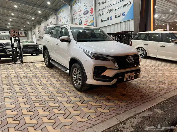 تويوتا فورتشنر VX3 بنزين 2025 كاش وتقسيط 0