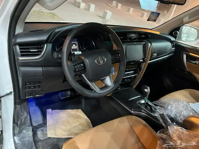 تويوتا فورتشنر VX3 بنزين 2025 كاش وتقسيط 6