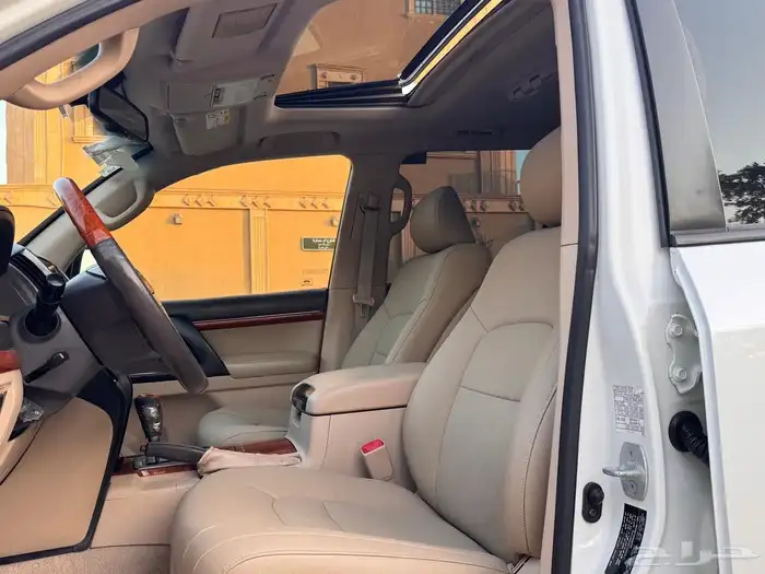 لاند كروزر 2015 GXR.8 بريمي 10