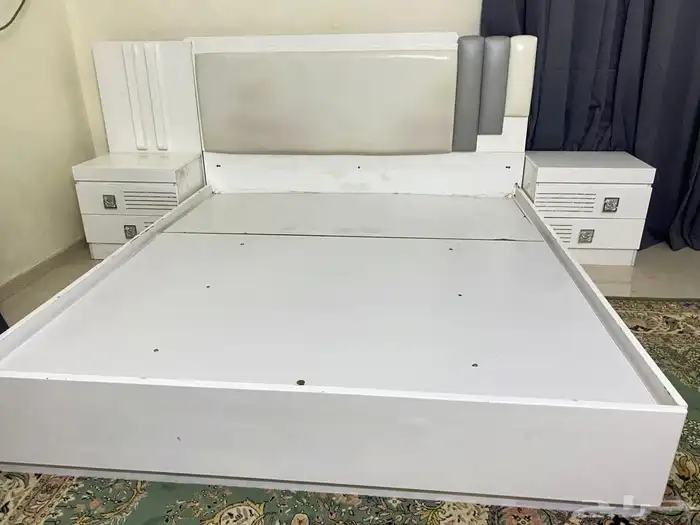 جزامه وغرفه نوم وطاوله بلازما وطقم غرفه الضيوف 1