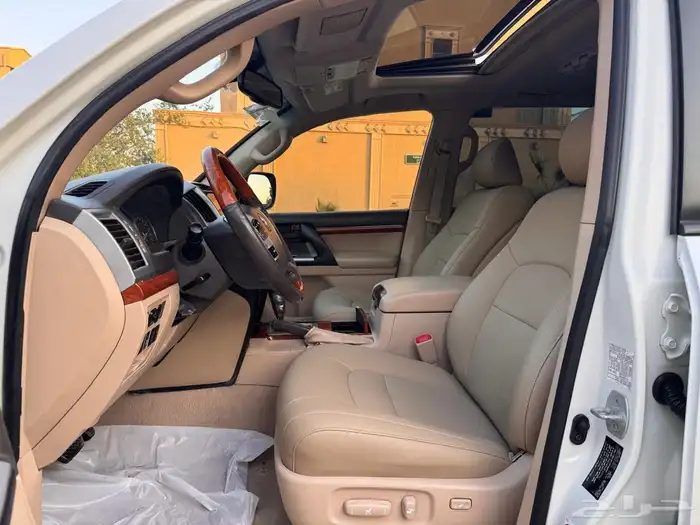 لاند كروزر 2015 GXR.8 بريمي 11