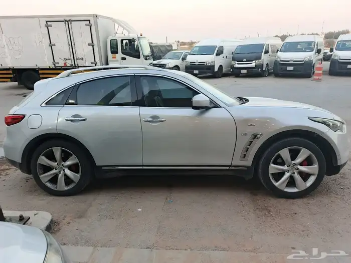 انفنتي QX70S سبورت 8 سلندر 2