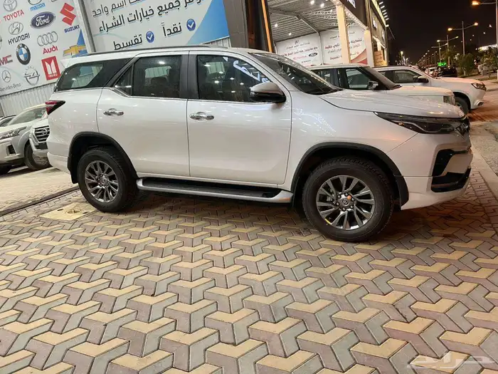 تويوتا فورتشنر VX3 بنزين 2025 كاش وتقسيط 2
