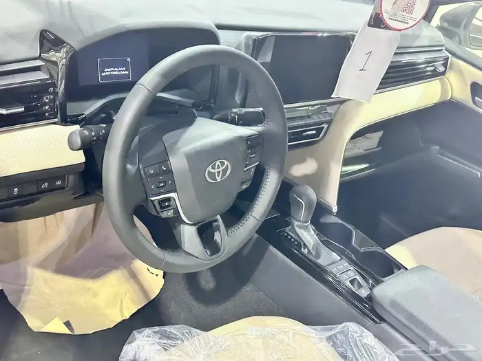 تويوتا كامري LE هايبرد اللون أبيض لؤلؤي موديل 2025 سعودي 4