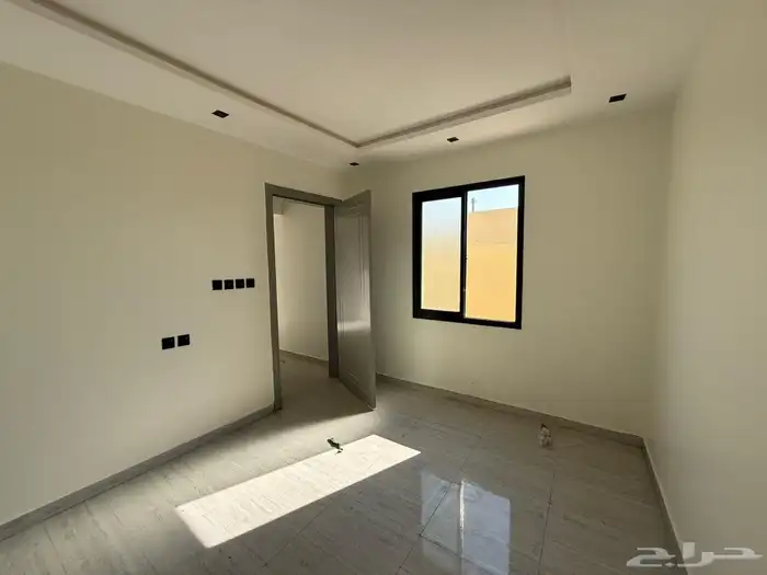 فيلا 200 متر بحي طويق مليون و 80 الف بها غرفة كبار سن 22