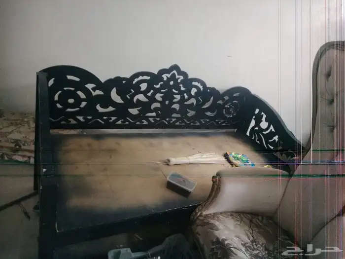 ثلاثه مكيفات وثلاج ومطبخ وبتقاز وربعه كراسي خشب نفر واحد 5