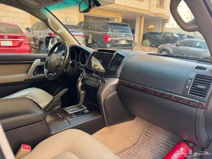 لاندكروزر 2009 VXR فل كامل سعودي 17