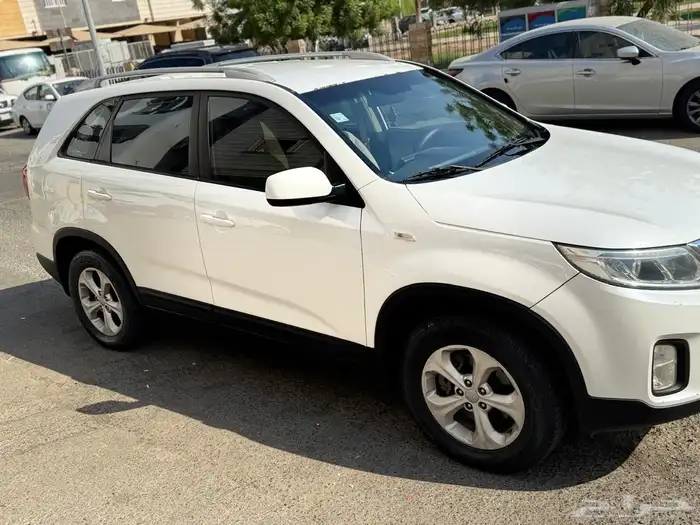 كيا سورنتو 2015 نظيفة جدا 3