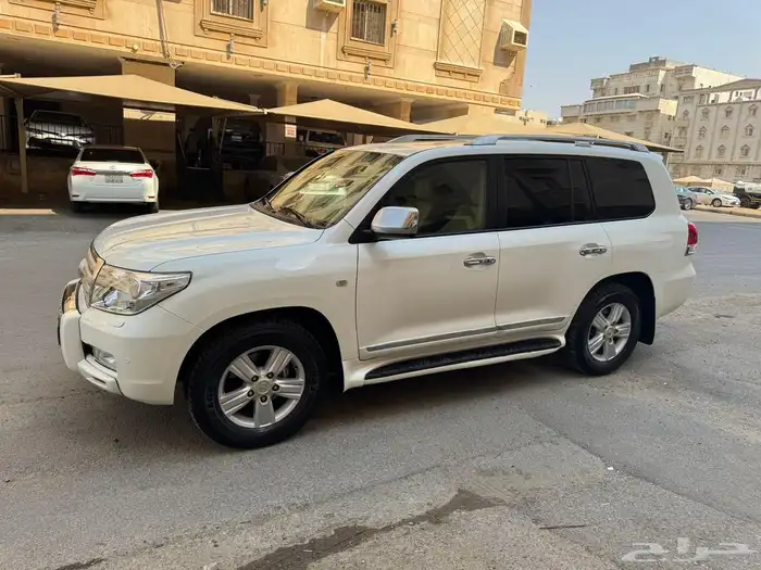 لاندكروزر 2009 VXR فل كامل سعودي 1