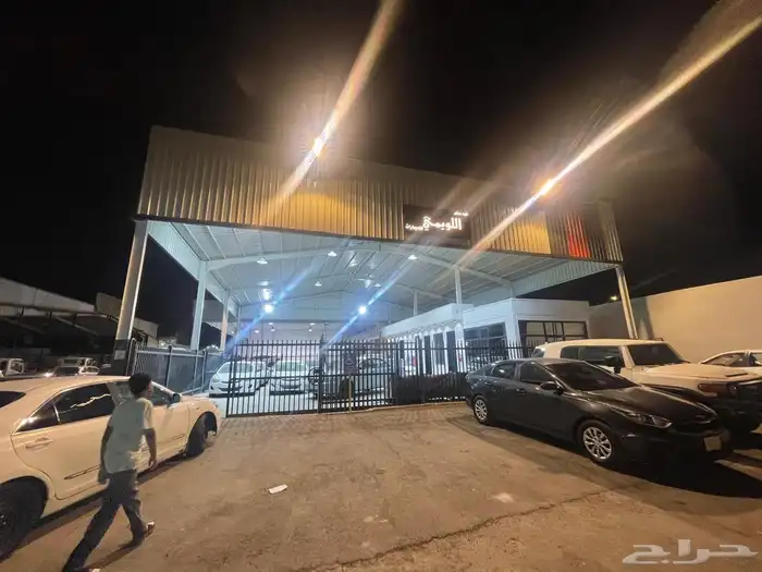 للبيع ارض مقام عليها معرض سيارات في معارض الشفاء 7