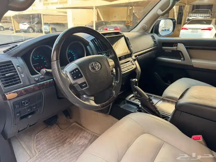 لاندكروزر 2009 VXR فل كامل سعودي 16