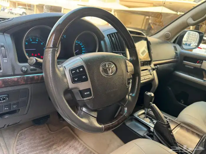 لاندكروزر 2009 VXR فل كامل سعودي 10