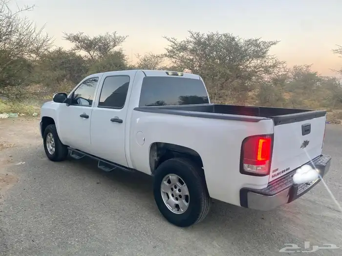 شفروليه سلفرادو ممشى قليل موديل 2010 قمة في النظافة. 9