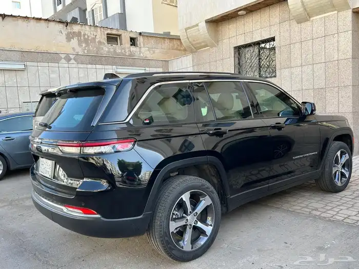 جيب جراند شيروكي 2023 limited فل كامل 1