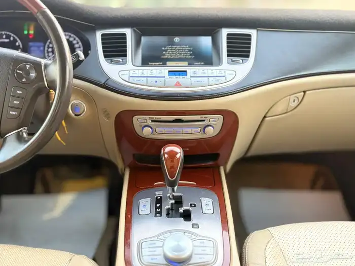 للبيع جنسس 2014 نظيف جدا فل كامل 32