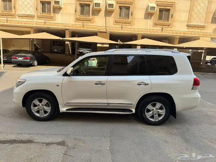 لاندكروزر 2009 VXR فل كامل سعودي 8