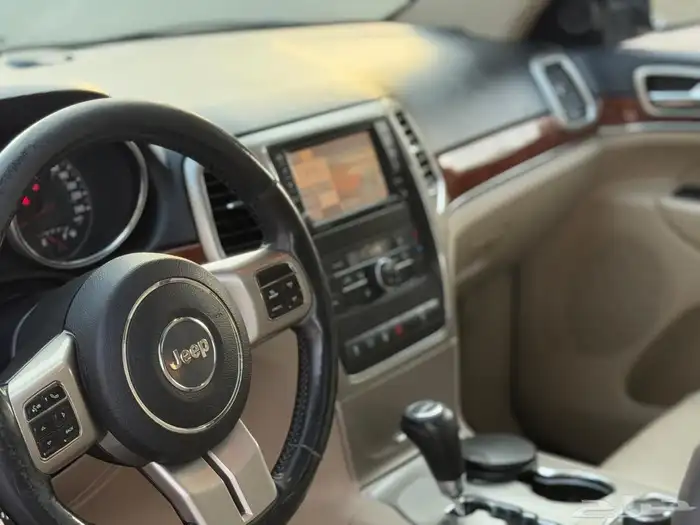 جراند شيروكي ليمتد 2013 (( بحالة ممتازة )) 38