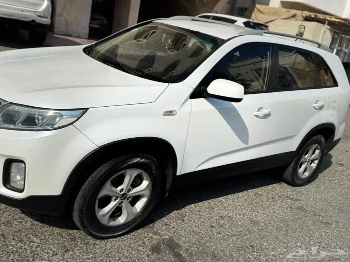 كيا سورنتو 2015 نظيفة جدا 2