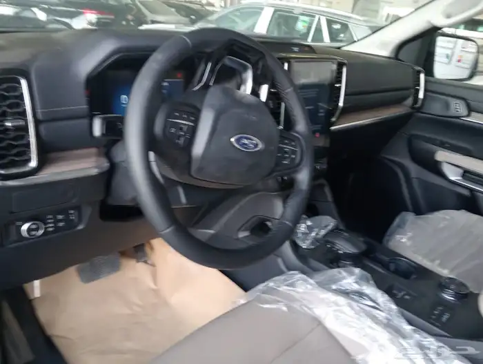 فورد إيفريست XLT دبل بنزين 2025 اسود الناغي 24