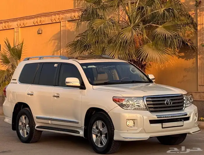 لاند كروزر 2015 GXR.8 بريمي 2