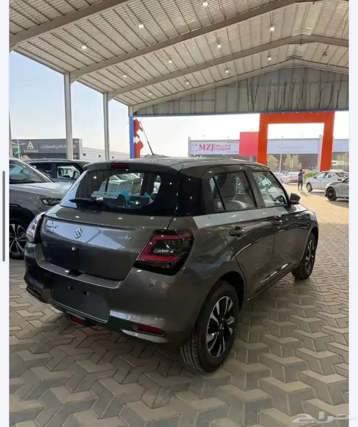 سوزوكي سويفت GLX 2025 1