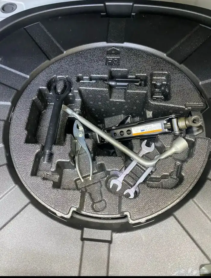 كامري هايبرد اللون ذهبي شبه الجديده 53