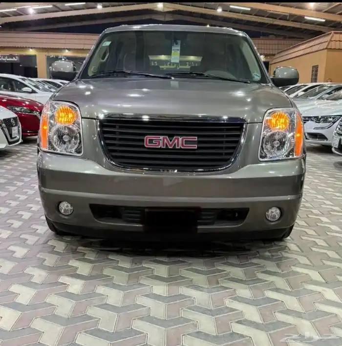 يوكن جي ام سي XL طويل 2013 في قمة النظافه 0