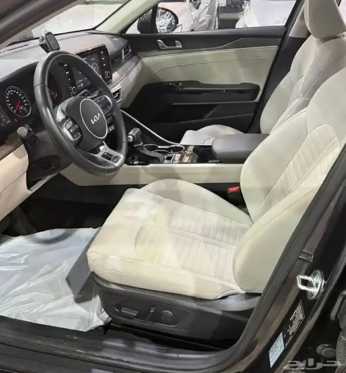 كيا K5 موديل 2023 نص فل عداد 31 الف فقط ع الشرط 10