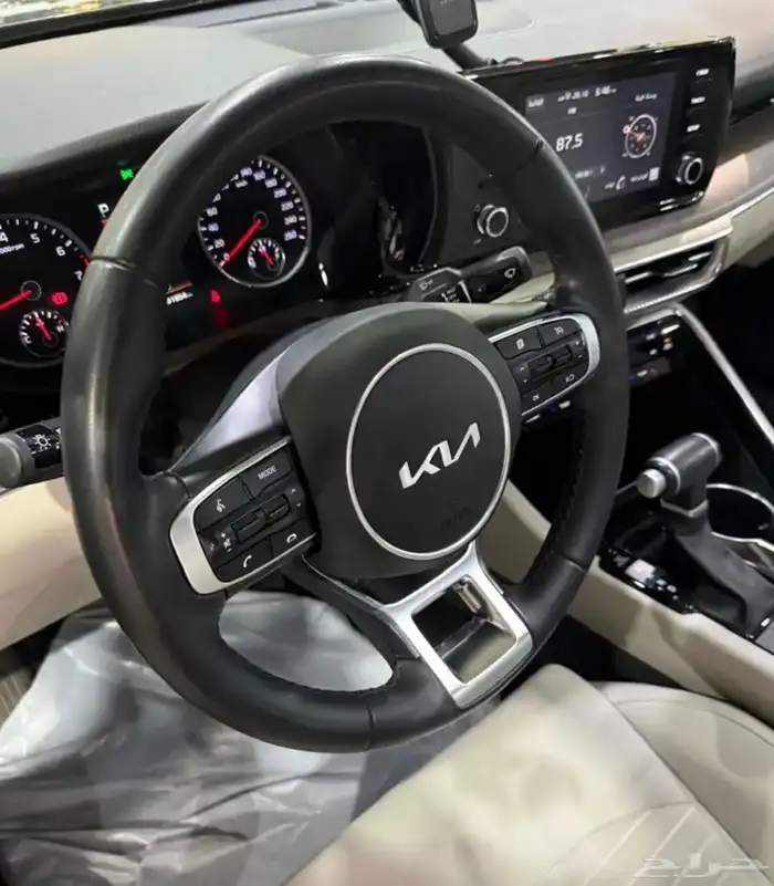 كيا K5 موديل 2023 نص فل عداد 31 الف فقط ع الشرط 13