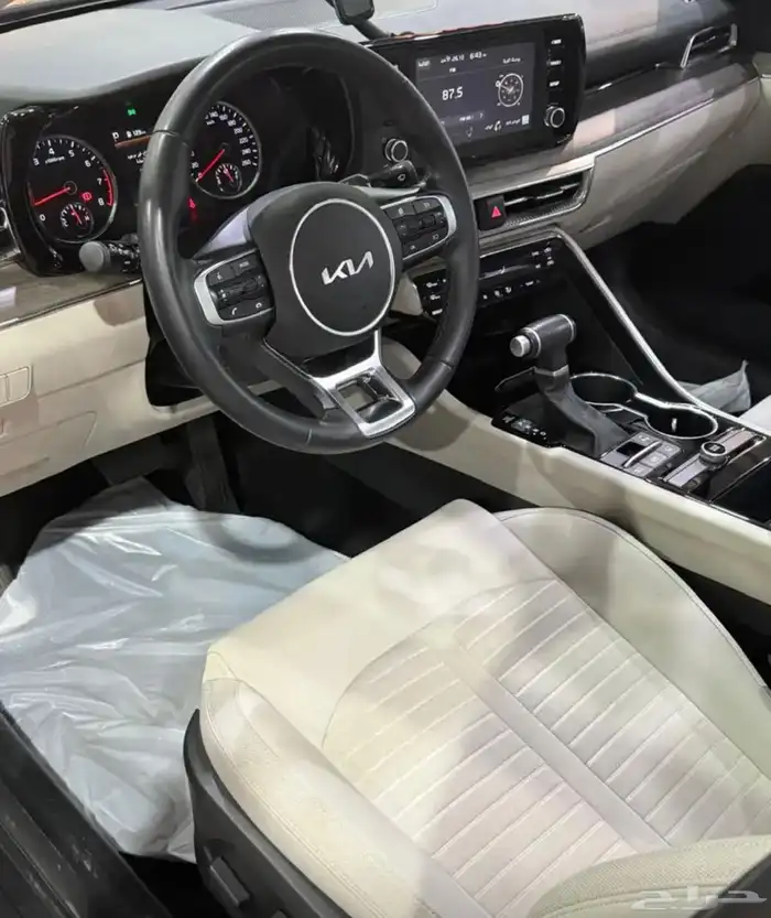 كيا K5 موديل 2023 نص فل عداد 31 الف فقط ع الشرط 11