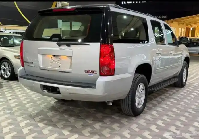 جي ام سي يوكن طويل 2011 على الشرط 4