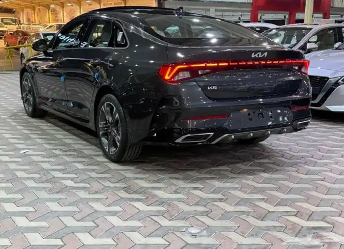 كيا K5 موديل 2023 نص فل عداد 31 الف فقط ع الشرط 5