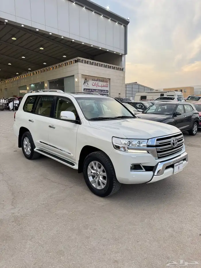 للبيع لاندكروزر GXR 2016 - بحالة الوكاله - سعودي 1