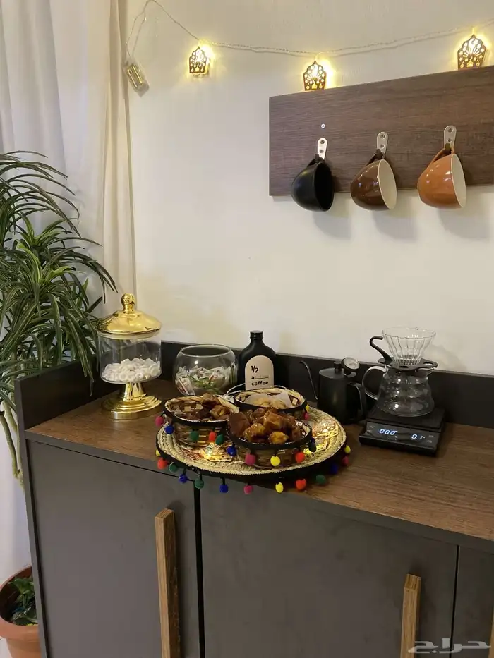 دولاب رمادي بخشبي 2