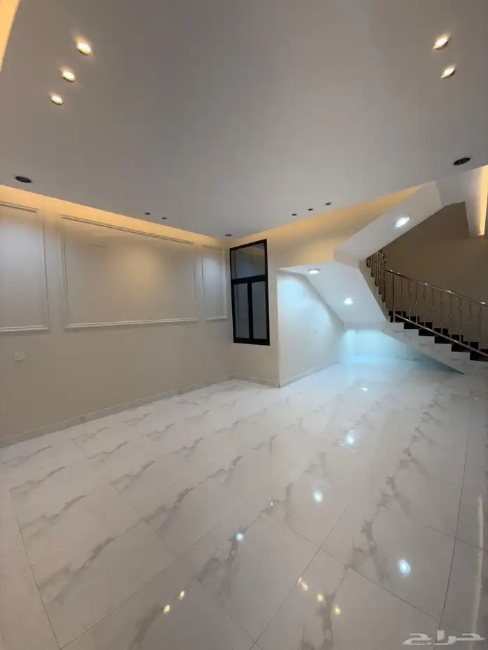 للبيع ارواف علويه وشقق ارضيه ببايكة سيارة ف شمال الخميس 30