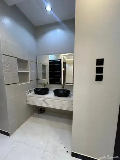 للبيع شقة دور ارضي 6غرف وسط الخدمات حي دره الموسى index