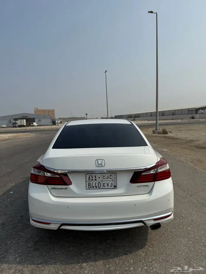 للبيع هوندا اكورد موديل 2017 4