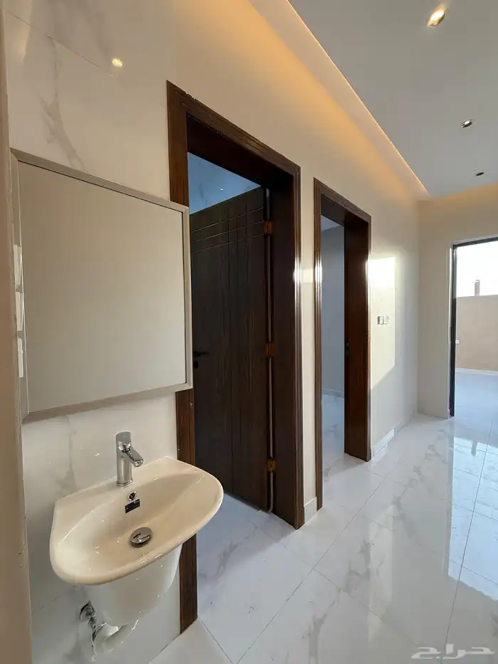 للبيع ارواف علويه وشقق ارضيه ببايكة سيارة ف شمال الخميس 42