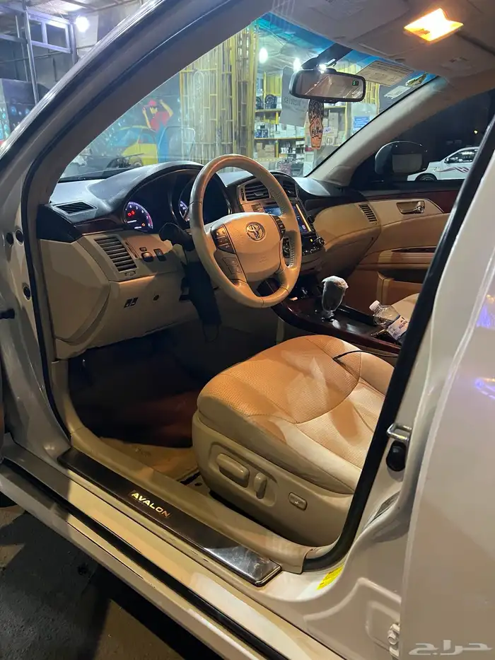 تويوتا افالون 2012 نظيفه جدا 8