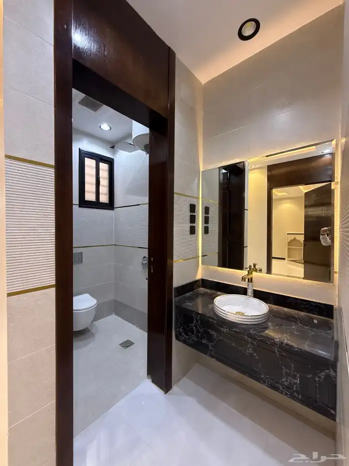 للبيع ارواف علويه 9 غرف وشقق ارضيه ببايكة سيارة درة الموسي 39