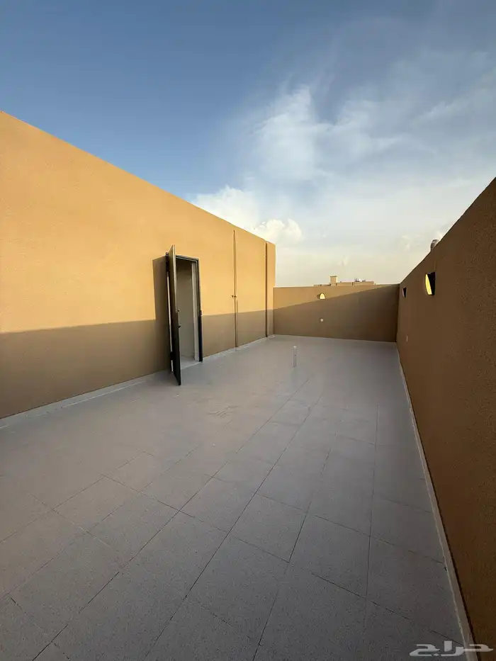 للبيع ارواف علويه وشقق ارضيه ببايكة سيارة ف شمال الخميس 50