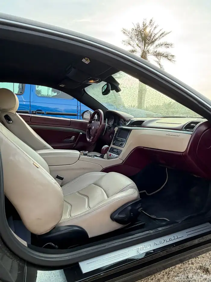 مازراتي قراند توريزمو اس 4.7 المكينة الحمراء مصدومة 17