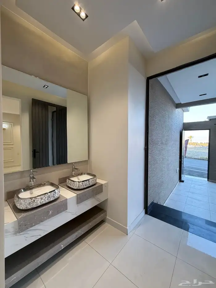 للبيع دور أرضي بمداخل خاصة وحوش بحي المعارض بسعر 570 الف 5