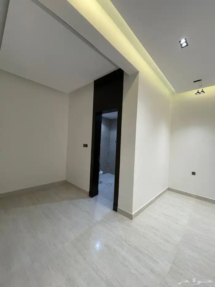 للبيع فيلا درج داخلي وشقتين مساحة 312م واحة الرحال 15