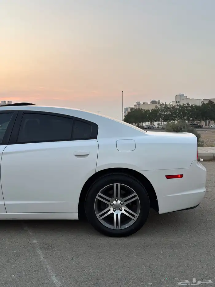 للبيع تشارجر 2014 فل هاوس V8 ابيض لؤلؤي مالك اول 8